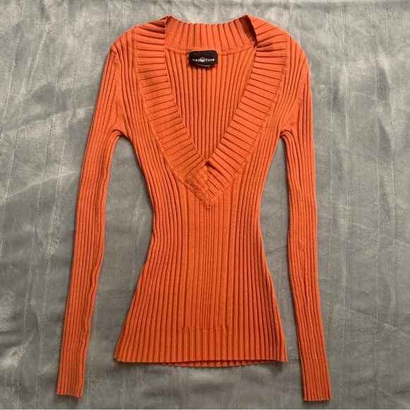 It's Our Time Tops - 🎀Burnt Orange Ribbed V neck Sweater